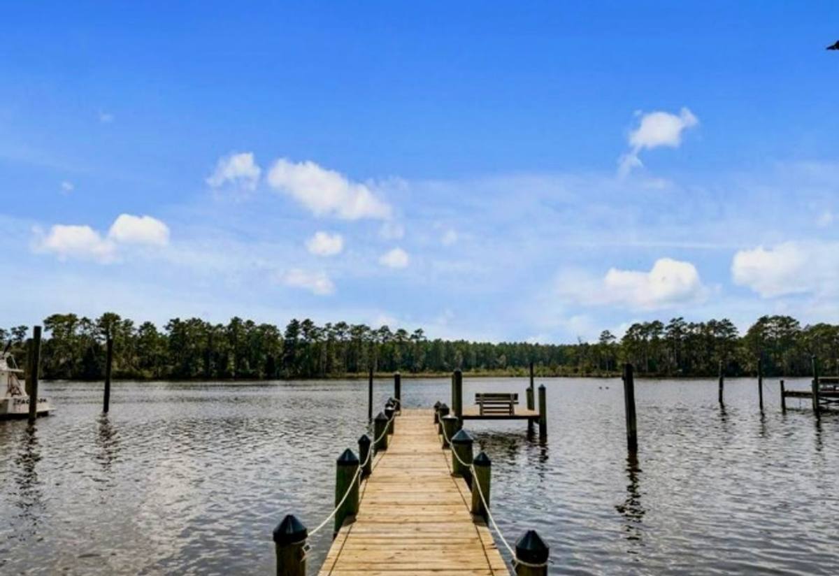 House for rent at 5510 Gondolier Dr, New Bern, NC 28560