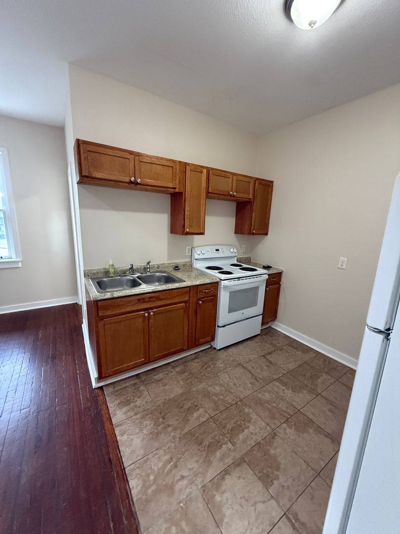 Apartment for rent at 112 E Franklin St, Liberty, MO 64068