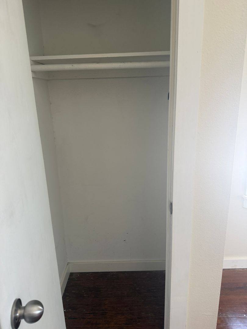Apartment for rent at 112 E Franklin St, Liberty, MO 64068