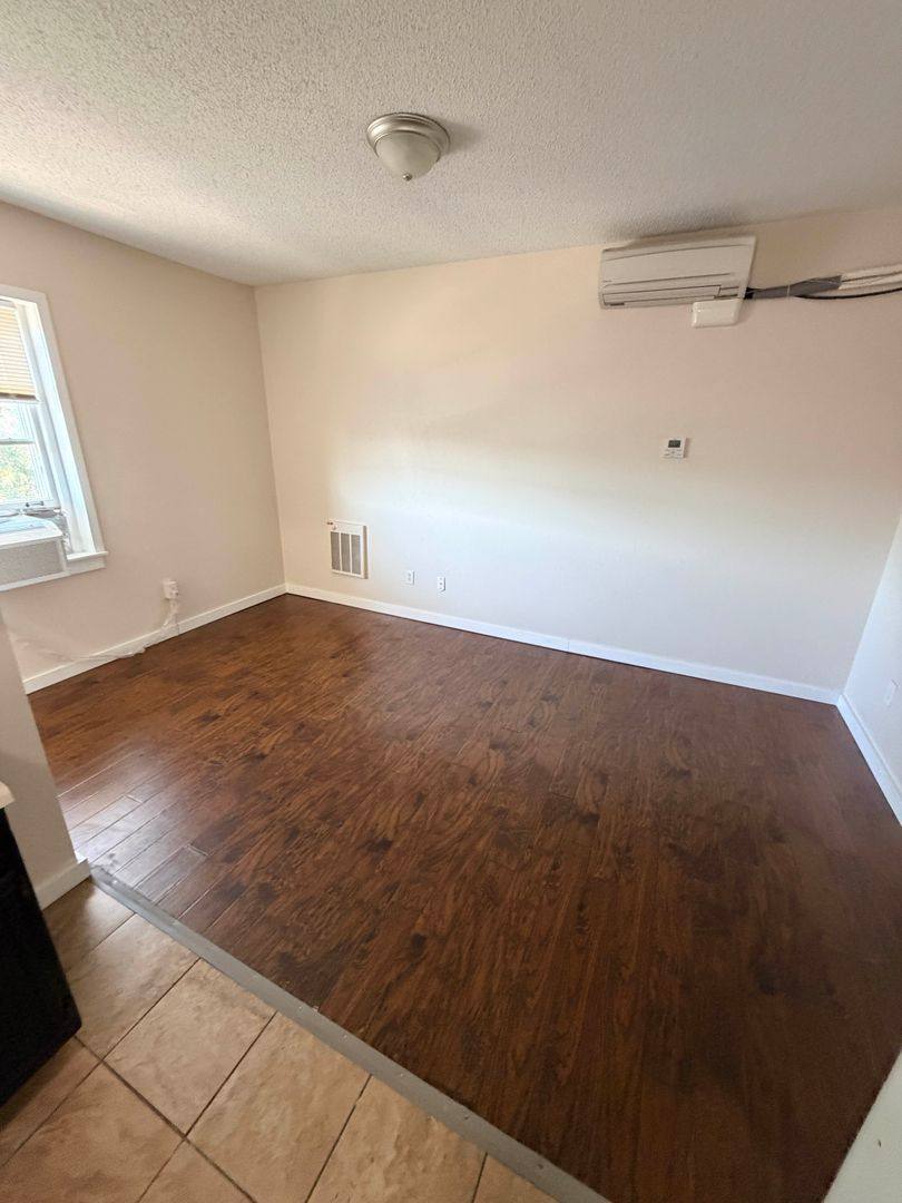 Apartment for rent at 112 E Franklin St, Liberty, MO 64068