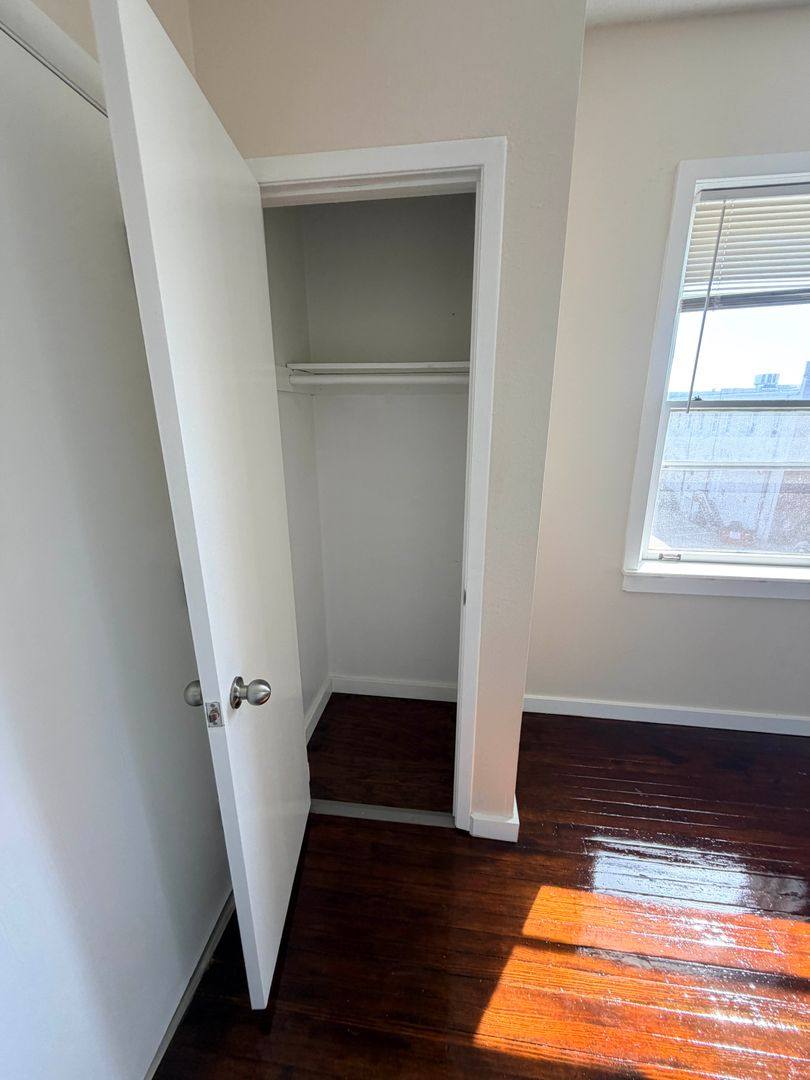 Apartment for rent at 112 E Franklin St, Liberty, MO 64068