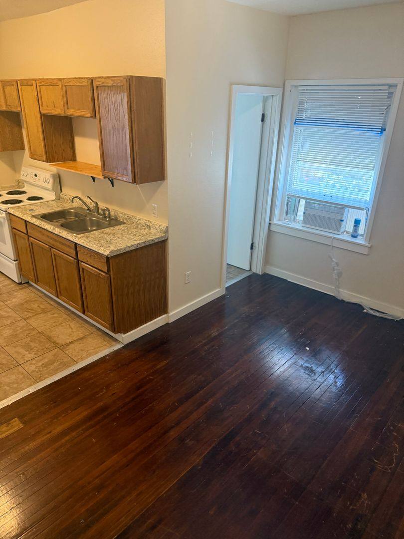 Apartment for rent at 112 E Franklin St, Liberty, MO 64068