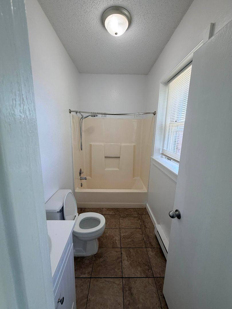 Apartment for rent at 112 E Franklin St, Liberty, MO 64068