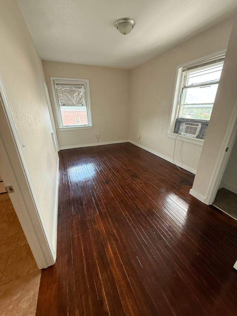 Apartment for rent at 112 E Franklin St, Liberty, MO 64068
