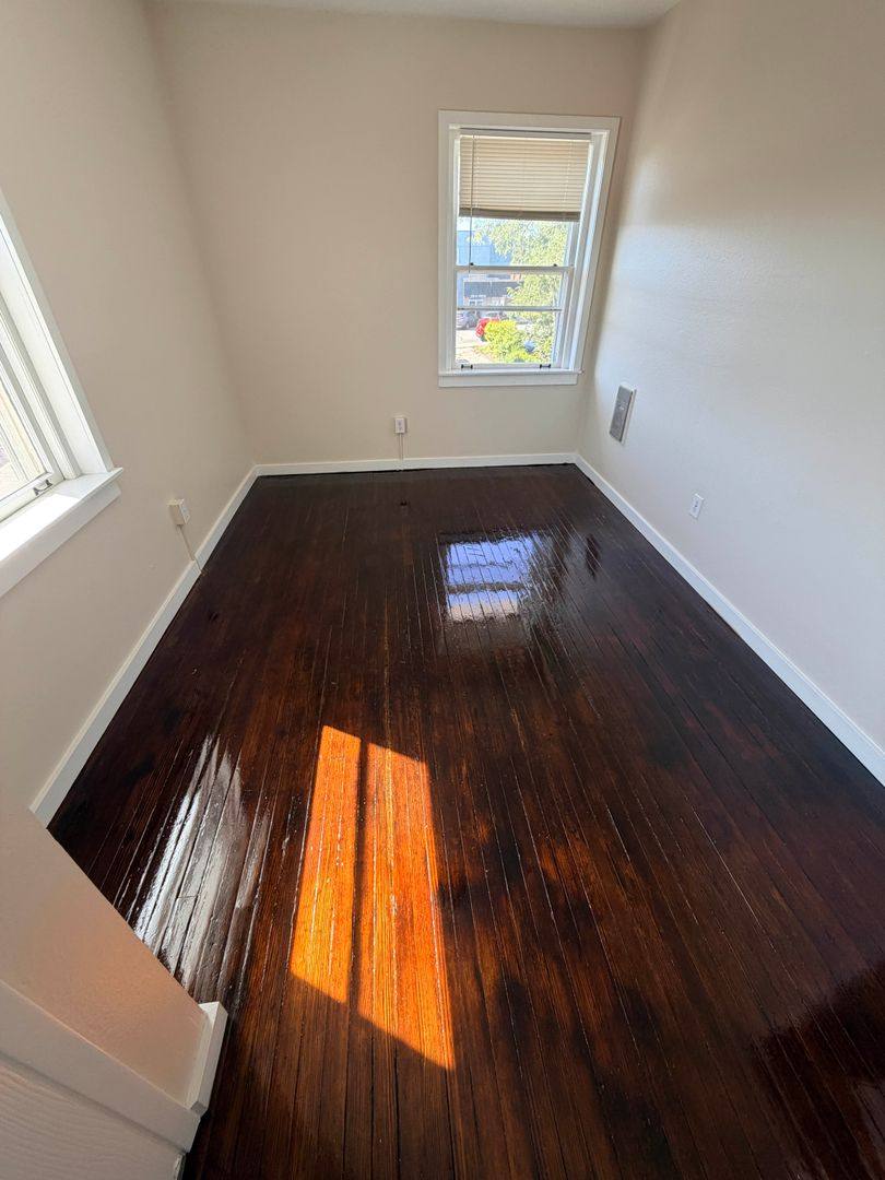 Apartment for rent at 112 E Franklin St, Liberty, MO 64068