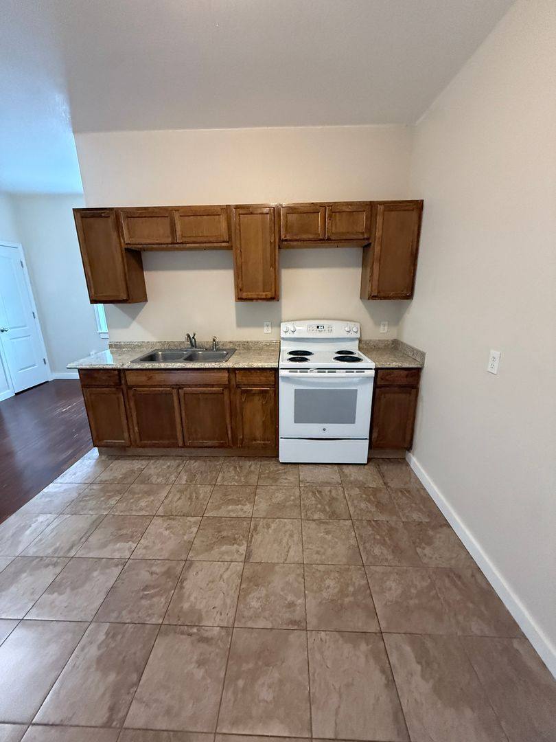 Apartment for rent at 112 E Franklin St, Liberty, MO 64068