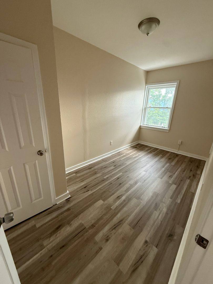Apartment for rent at 112 E Franklin St, Liberty, MO 64068