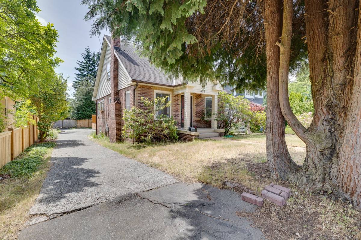 House for rent at 3219 NE 90th St, Seattle, WA 98115
