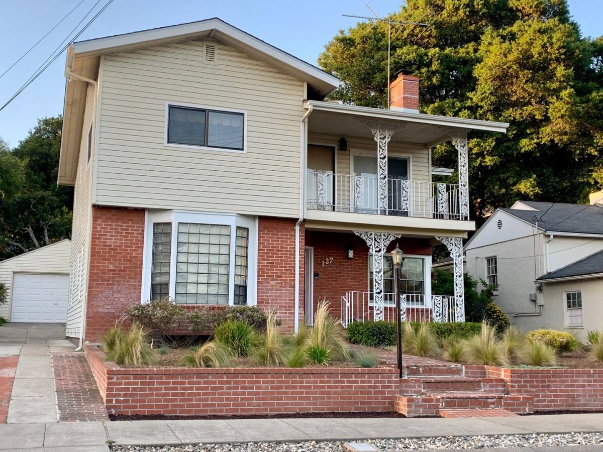 House for rent at 137 Covington St, Oakland, CA 94605