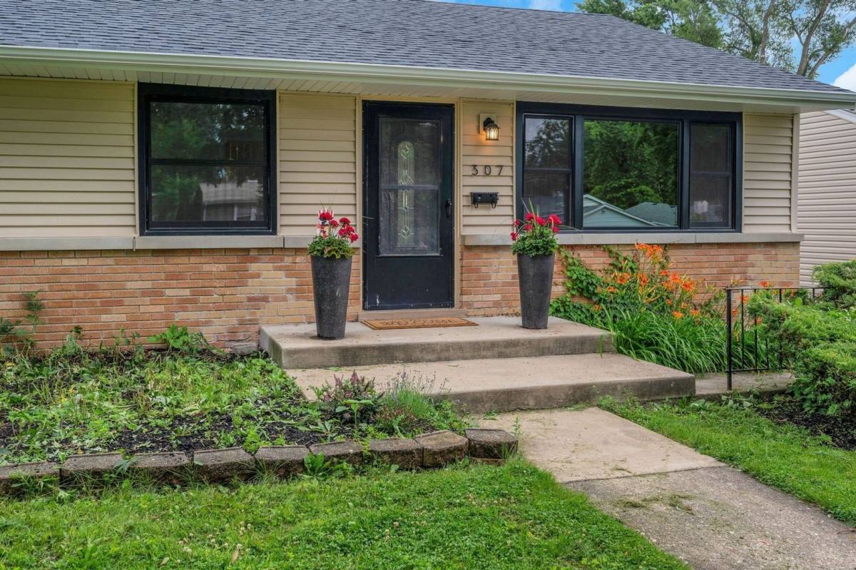 307 S Pierce Ave, Wheaton, IL 60187