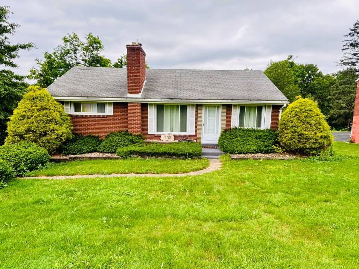 1295 Morrow Rd, Pittsburgh, PA 15241