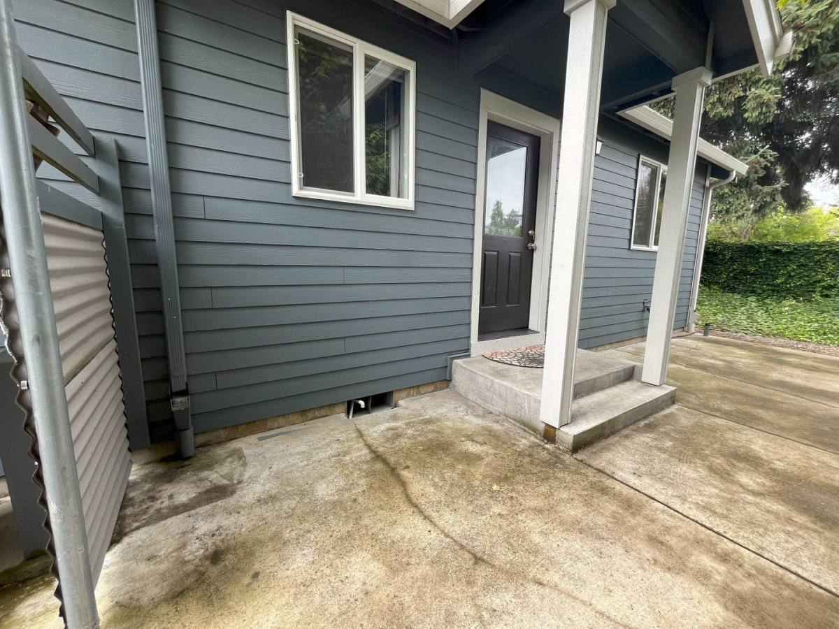Apartment for rent at 6021 SE 48th Ave, Portland, OR 97206