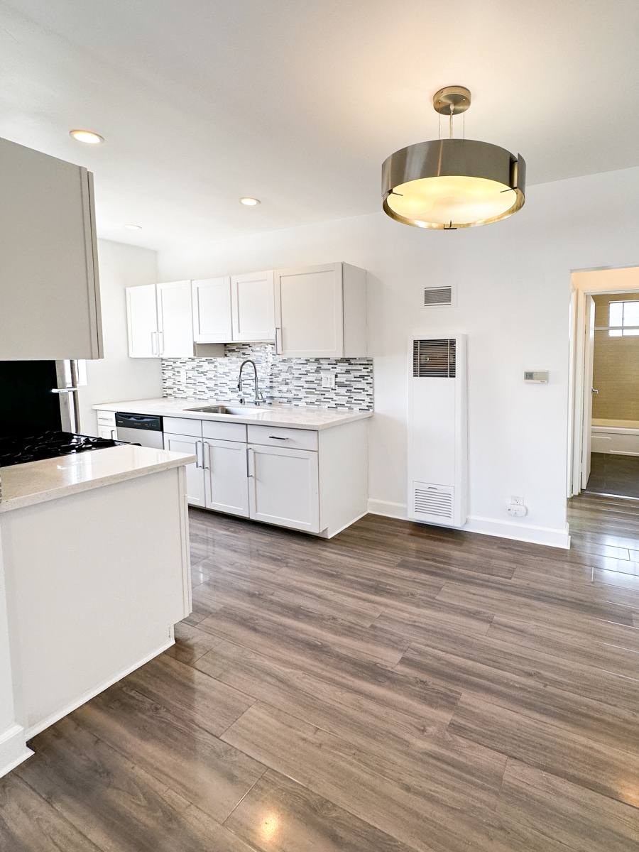 Apartment for rent at 319 N Heliotrope Dr #3, Los Angeles, CA 90004