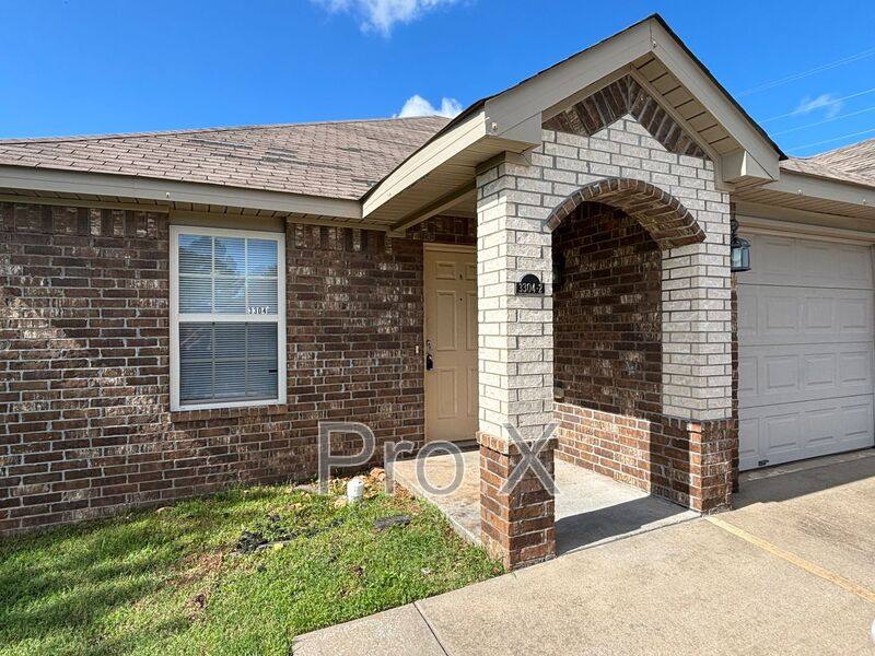Townhouse for rent at 3304 SW Victoria Place #2, Bentonville, AR 72712