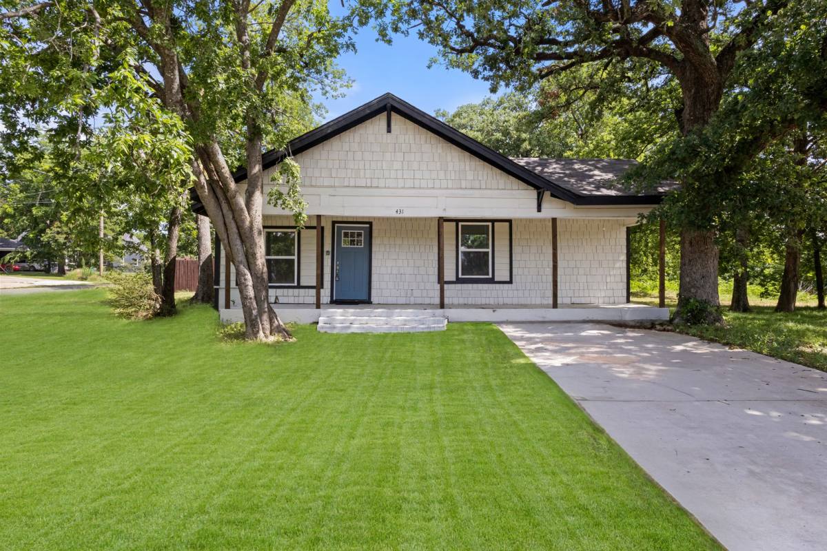 House for rent at 431 W Texas St, Denison, TX 75020