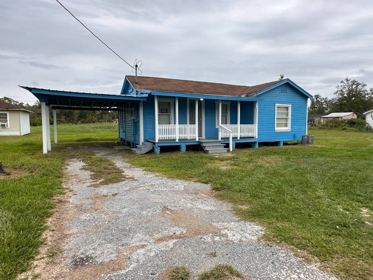 House for rent at 450 Beech St, Vidor, TX 77662