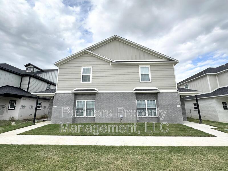 Townhouse for rent at 875 S Amarillo Ave #2, Fayetteville, AR 72704
