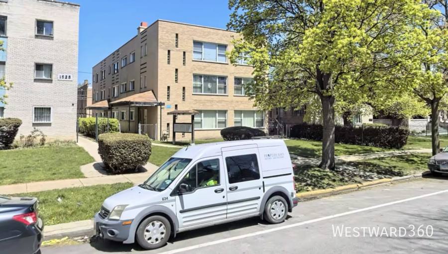 Apartment for rent at 1624 W Touhy Ave #1B, Chicago, IL 60626
