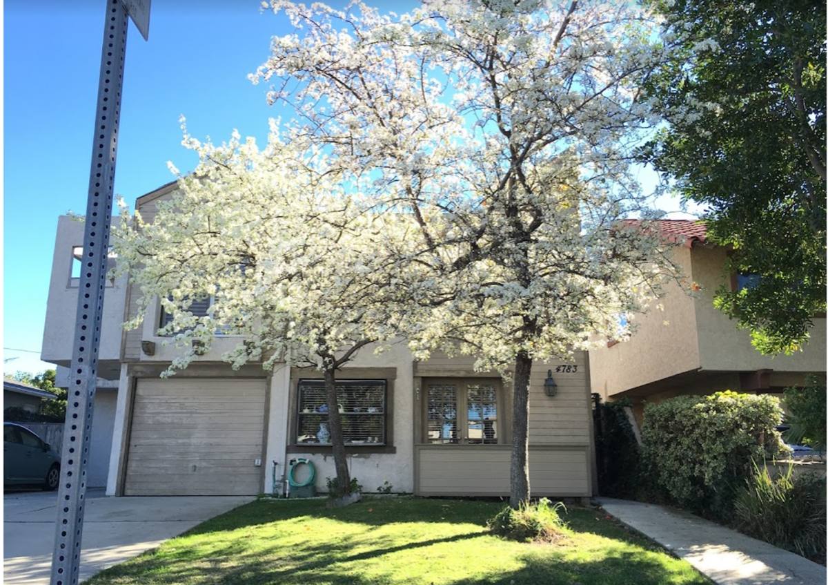 Townhouse for rent at 4783 Hawley Blvd, San Diego, CA 92116