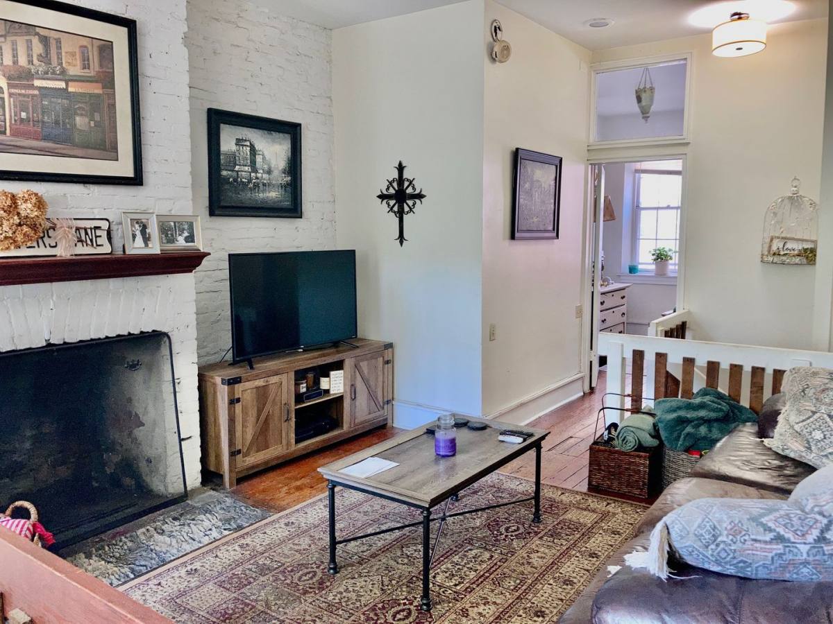 Apartment for rent at 616 Spruce St, Philadelphia, PA 19106