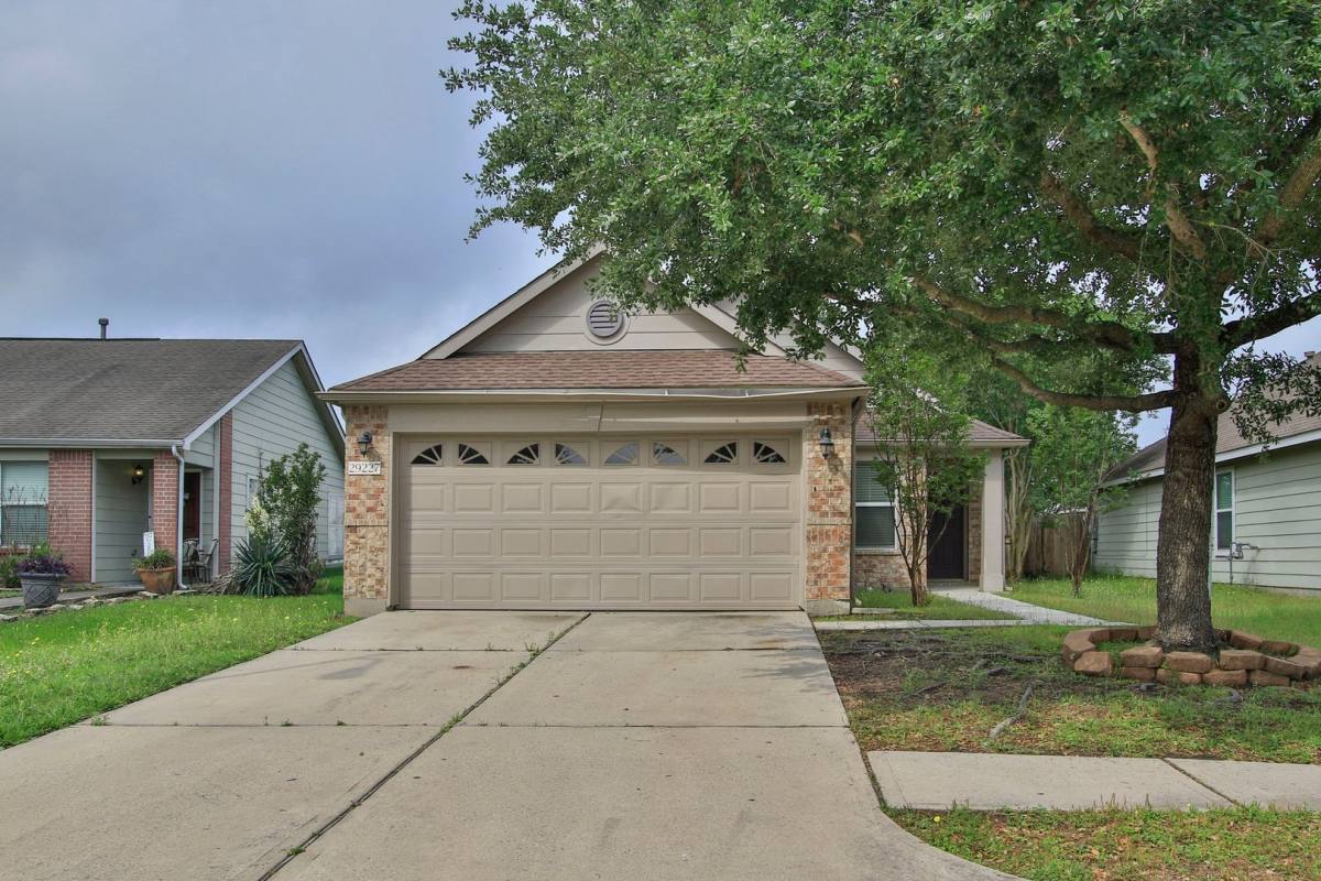 House for rent at 29227 Legends Beam Dr, Spring, TX 77386