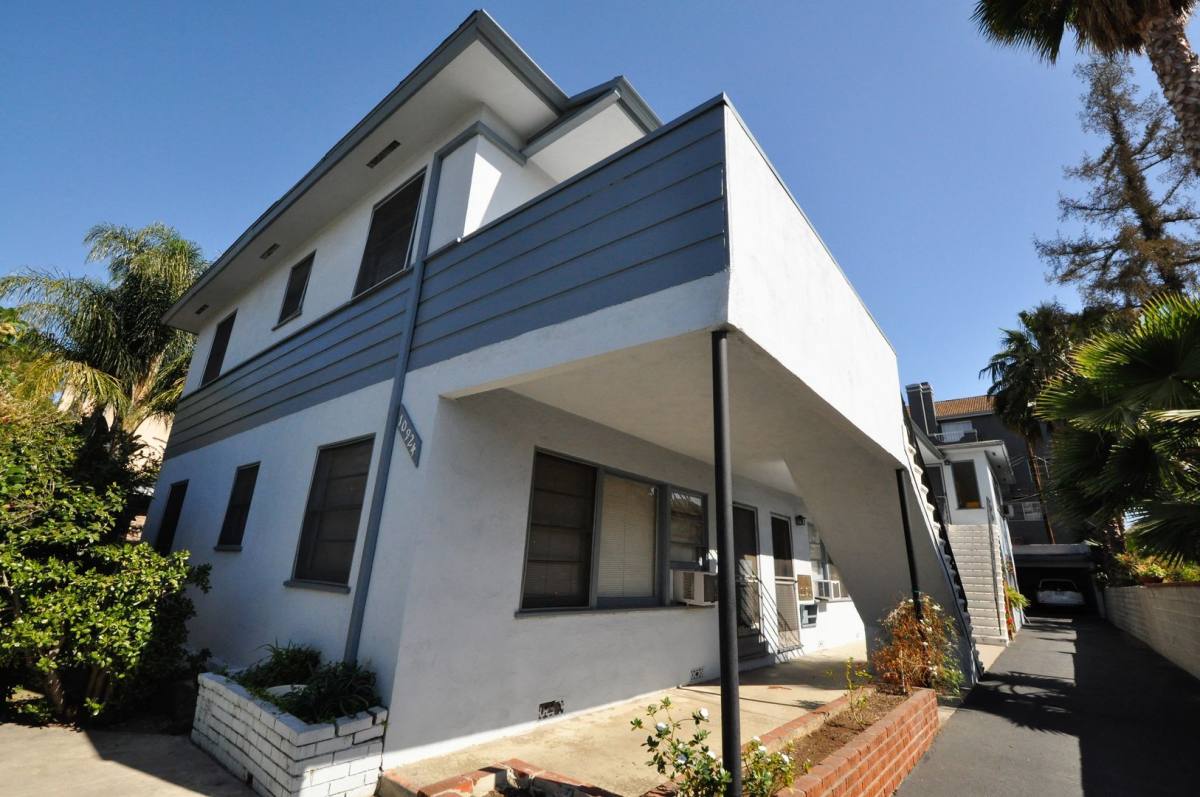 Apartment for rent at 10924 Camarillo St, North Hollywood, CA 91602
