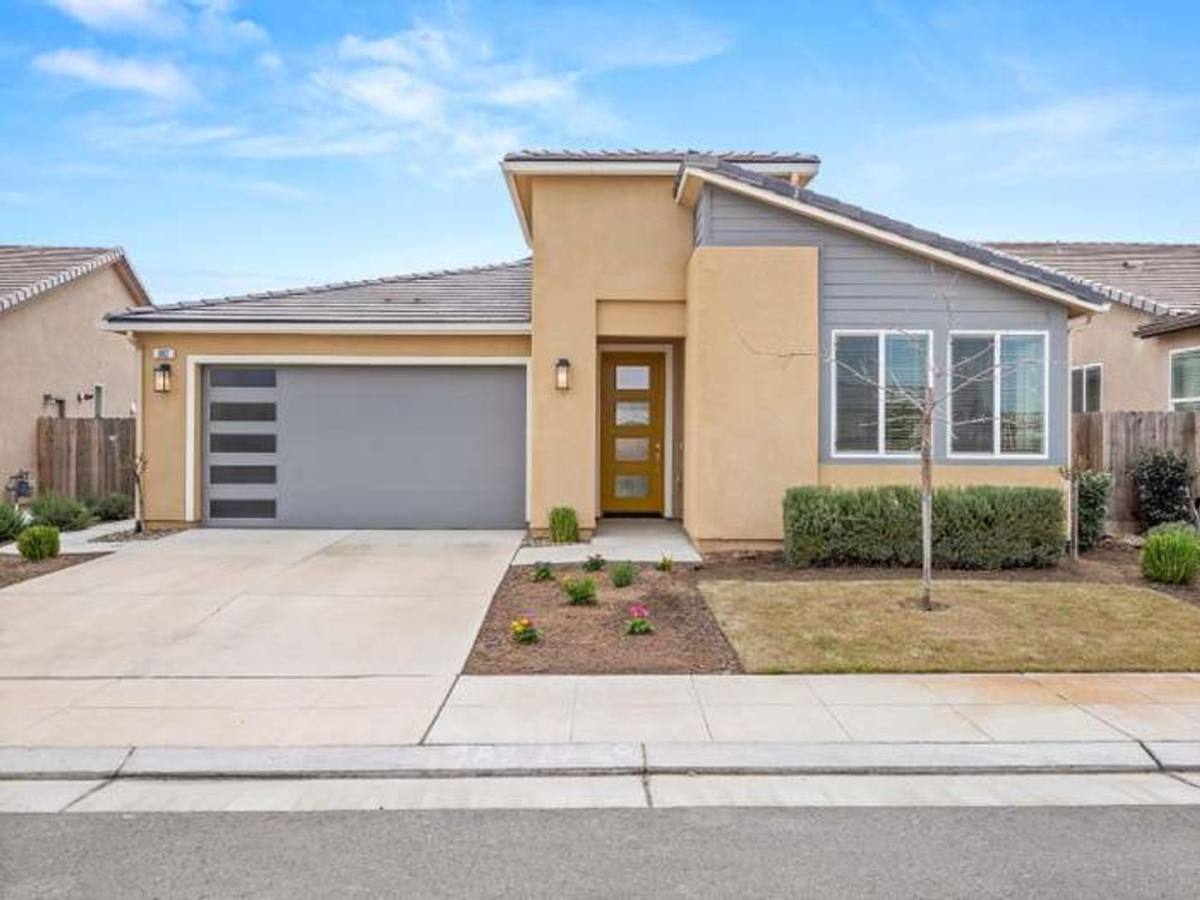 House for rent at 982 Groveland Ave W, Madera, CA 93636
