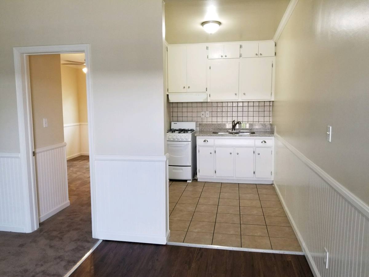 Apartment for rent at 1072 & 1078 W Ave, Fullerton, CA 92833