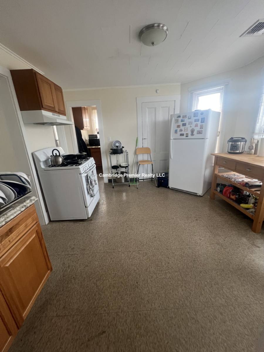 Apartment for rent at 10 Warren St #3, Cambridge, MA 02141