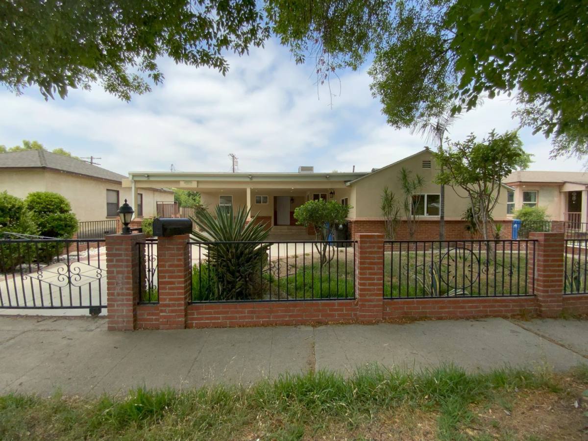 House for rent at 6839 Enfield Ave, Reseda, CA 91335
