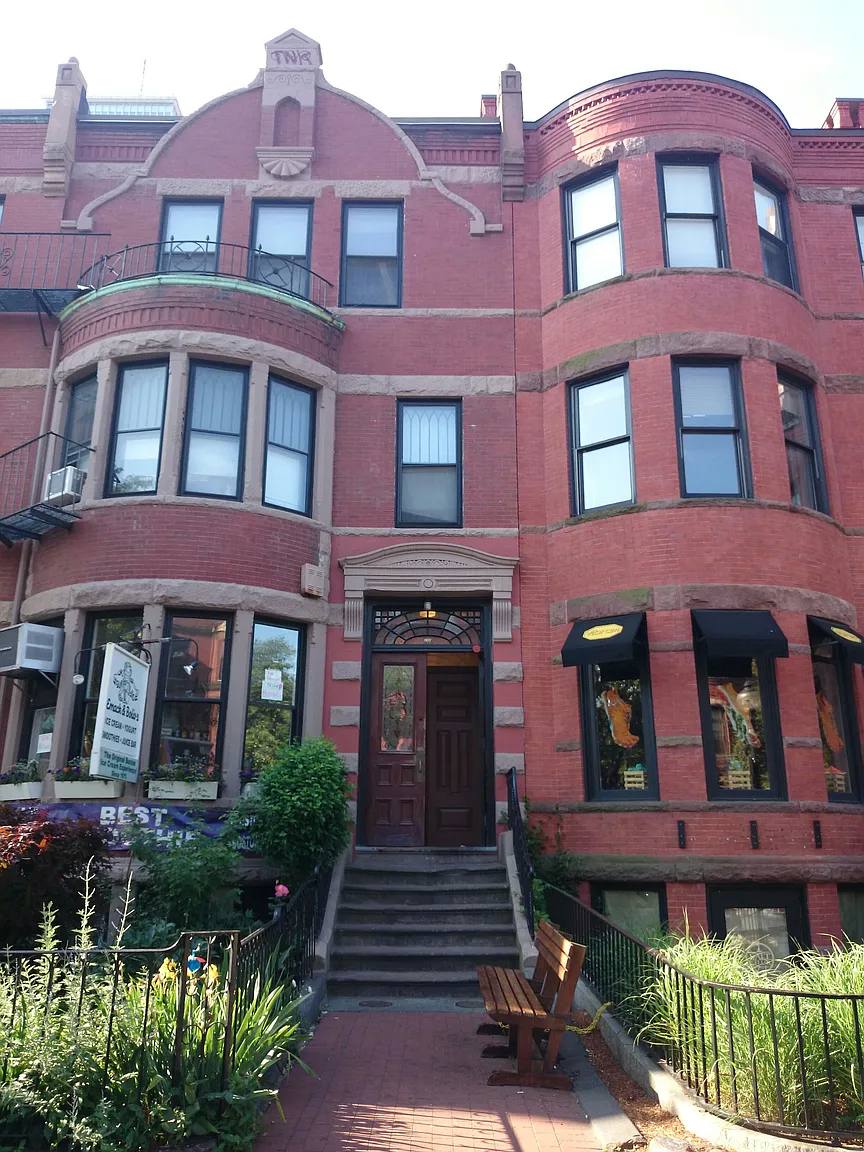 Apartment for rent at 290 Newbury St #1R, Boston, MA 02115
