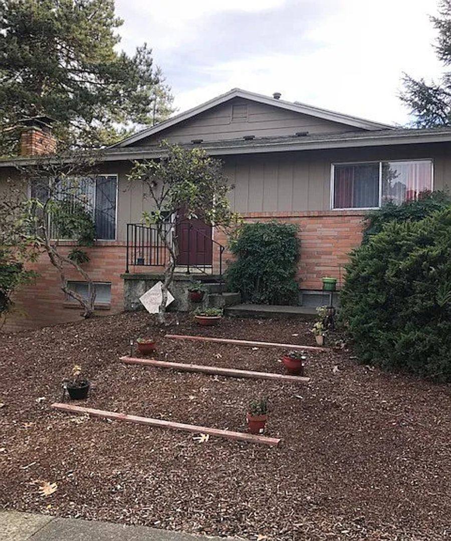 Apartment for rent at 13460-13496 SW 17th St, Beaverton, OR 97008