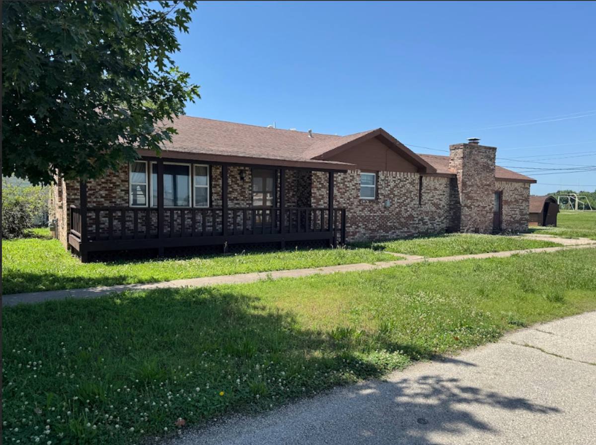 House for rent at 901 W Chestnut, Chanute, KS 66720