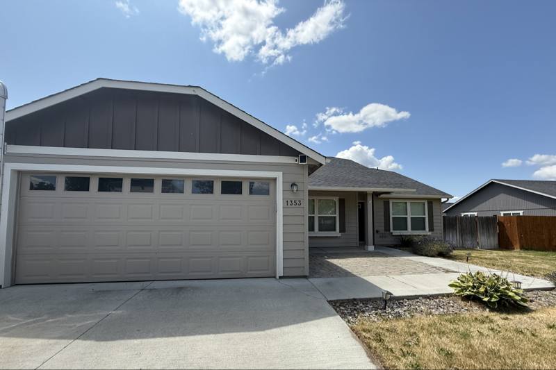House for rent at 1353 E Raymond Dr, Moses Lake, WA 98837