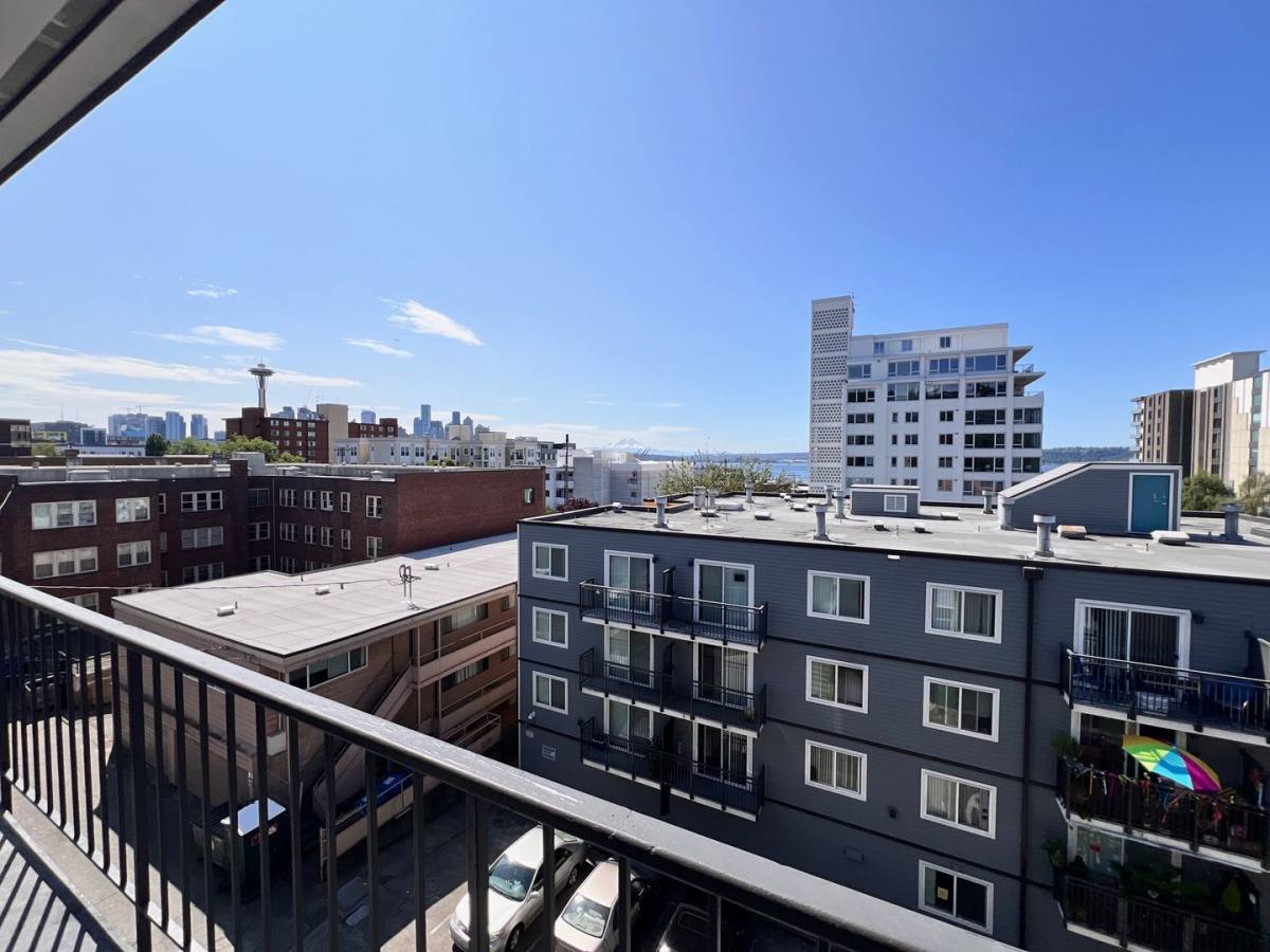 Apartment for rent at 620 5th Ave W, Seattle, WA 98119