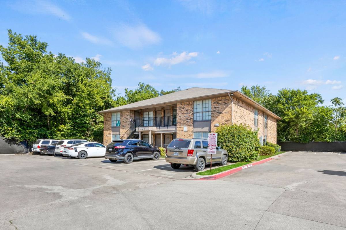 Apartment for rent at 1935 Cranford Dr, Garland, TX 75041