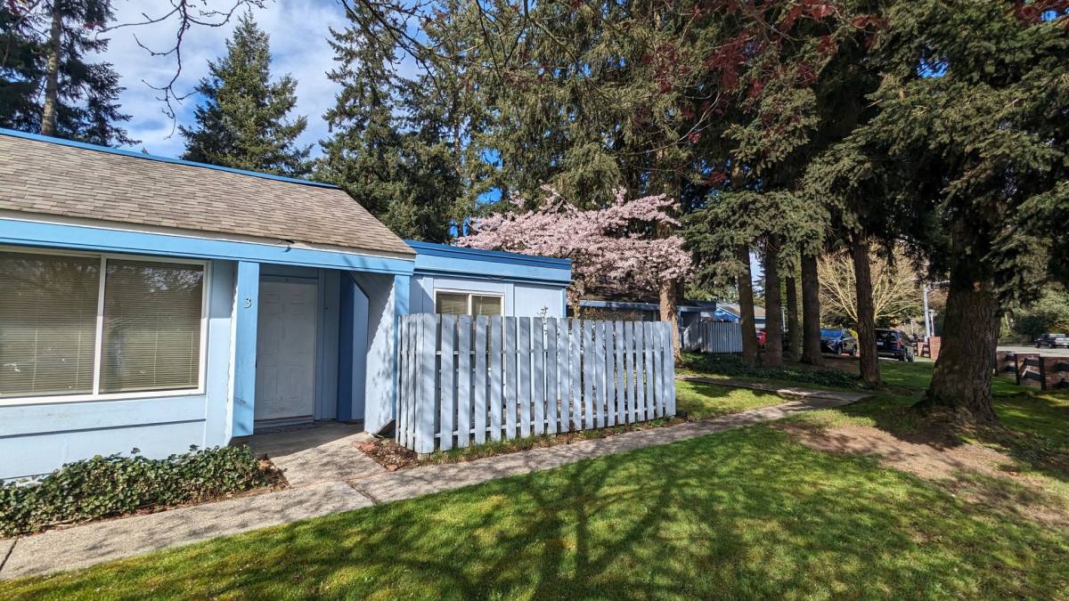 Condo for rent at 4300 NE Sunset Blvd, Renton, WA 98059