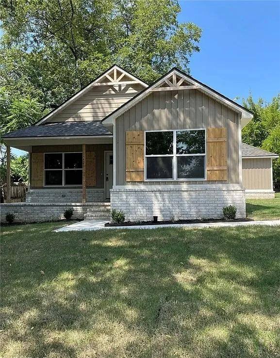 House for rent at 423 N 12th St, Van Buren, AR 72956
