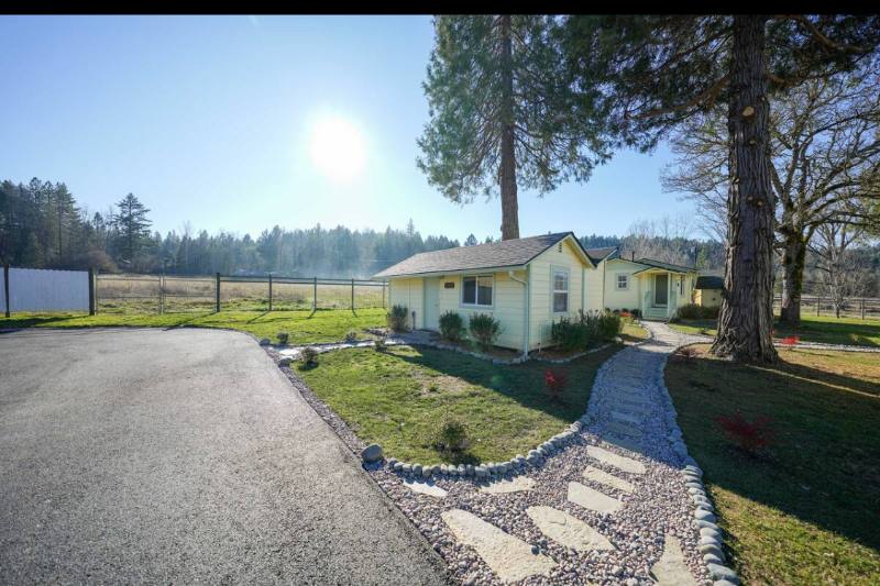 House for rent at 1927 Sleepy Hollow Loop #2, Grants Pass, OR 97527
