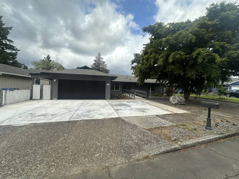 House for rent at 633 SE 156th Ave, Portland, OR 97233