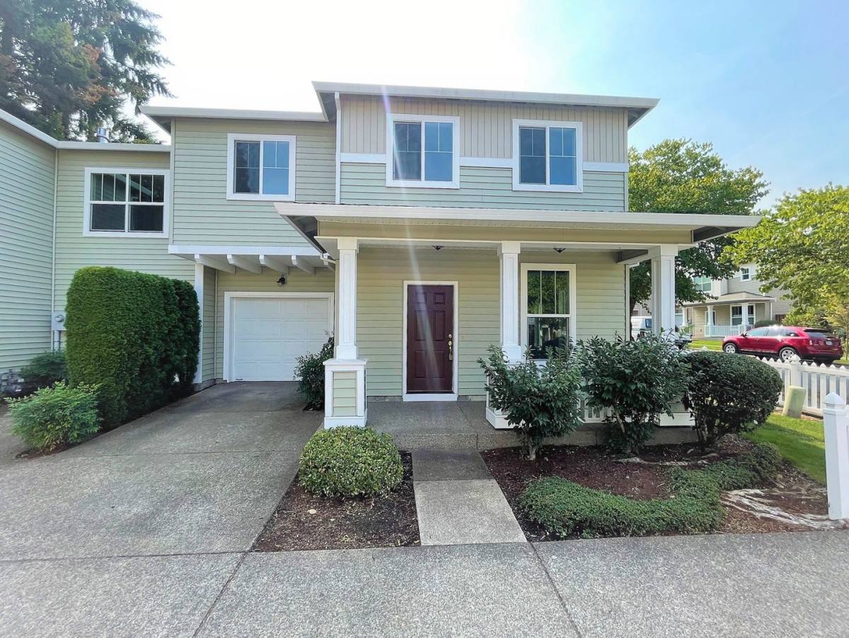 Townhouse for rent at 6220 SW 182nd Terrace, Beaverton, OR 97007