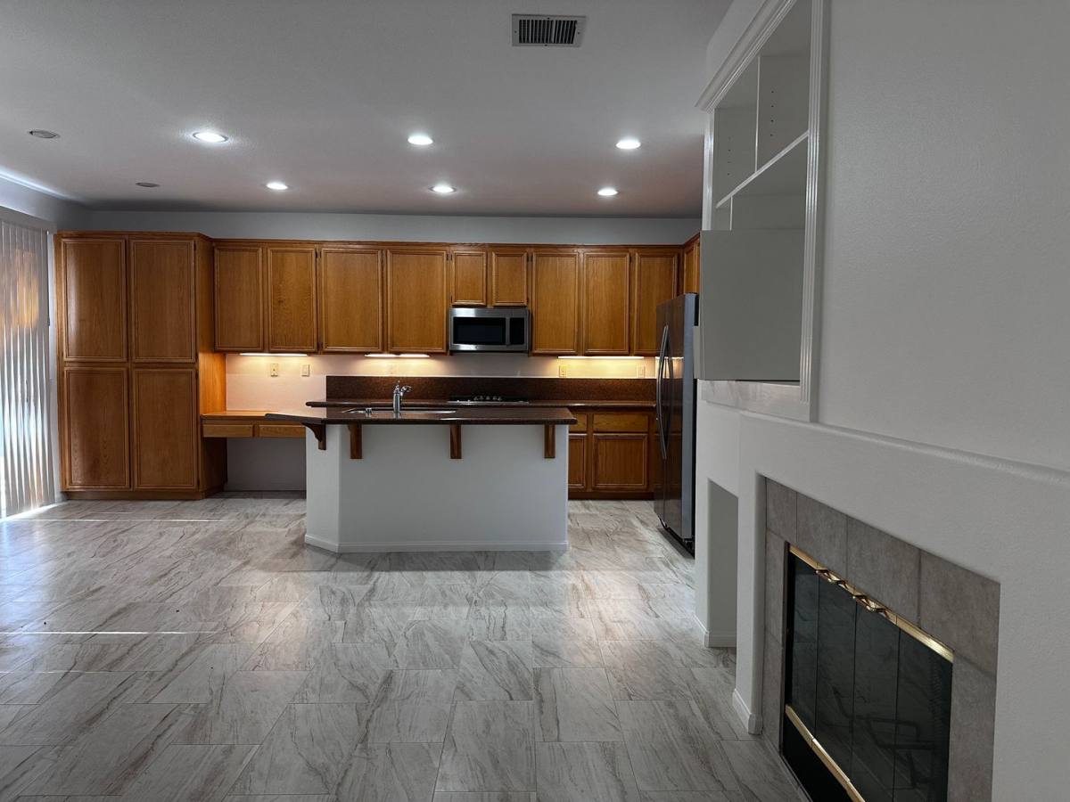 Apartment for rent at 28552 Silverking Trail, Santa Clarita, CA 91390
