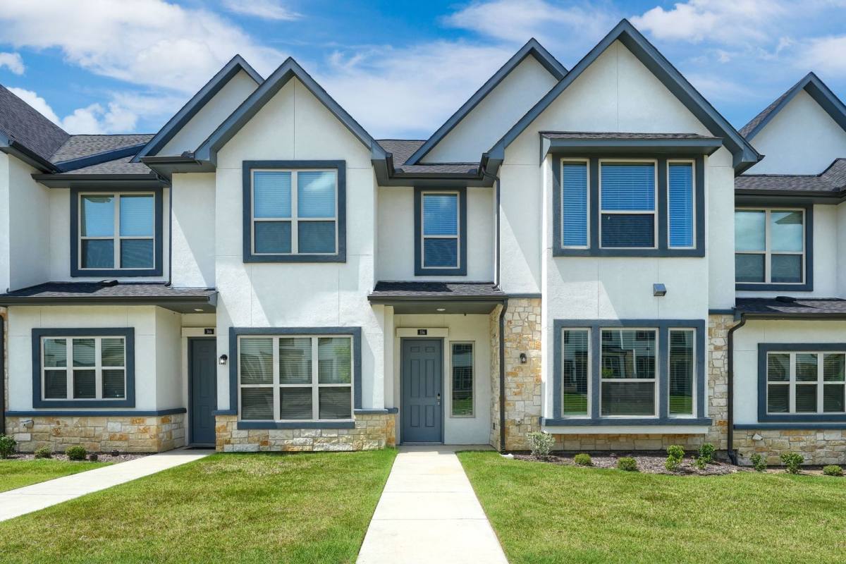 Townhouse for rent at 356 Buck Ridge Dr, Little Elm, TX 75068