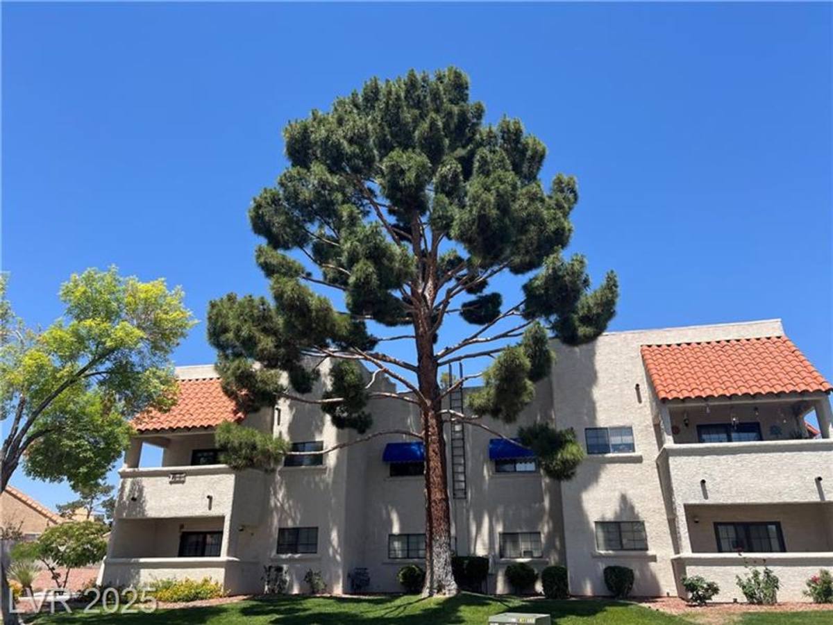 Apartment for rent at 101 Luna Ave, Las Vegas, NV 89145
