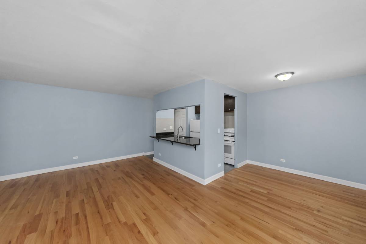 House for rent at 663 W Grace St #507, Chicago, IL 60613