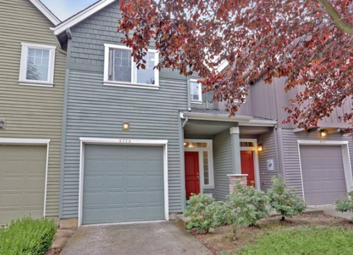 Townhouse for rent at 9725 N Jersey St, Portland, OR 97203