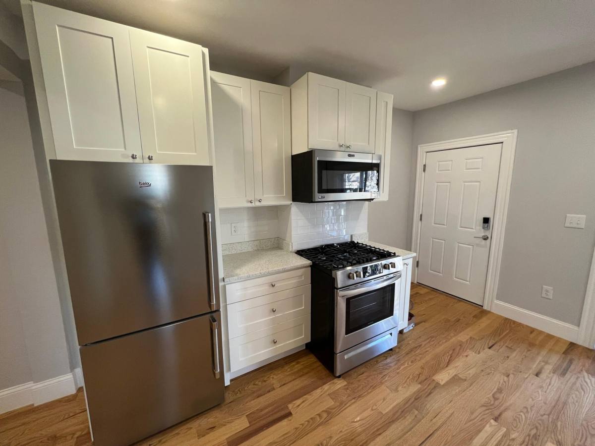 Apartment for rent at 372 Oxford St, Cambridge, MA 02140