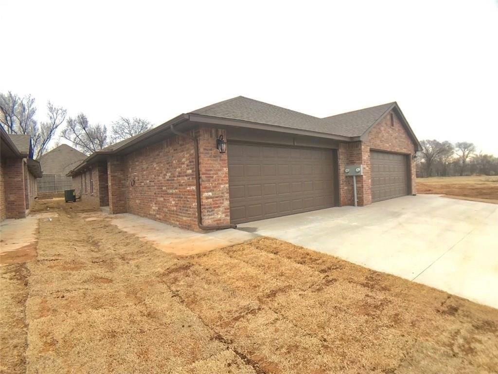 House for rent at 433 Chalk Hill Court, Edmond, OK 73003