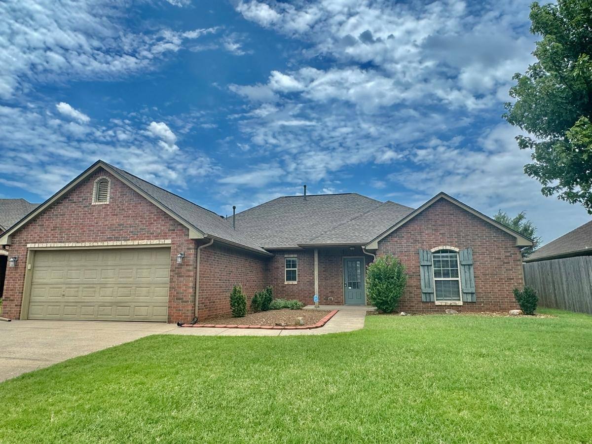 House for rent at Lone Oak Creek, 15705 Creek Heights Dr, Edmond, OK 73013