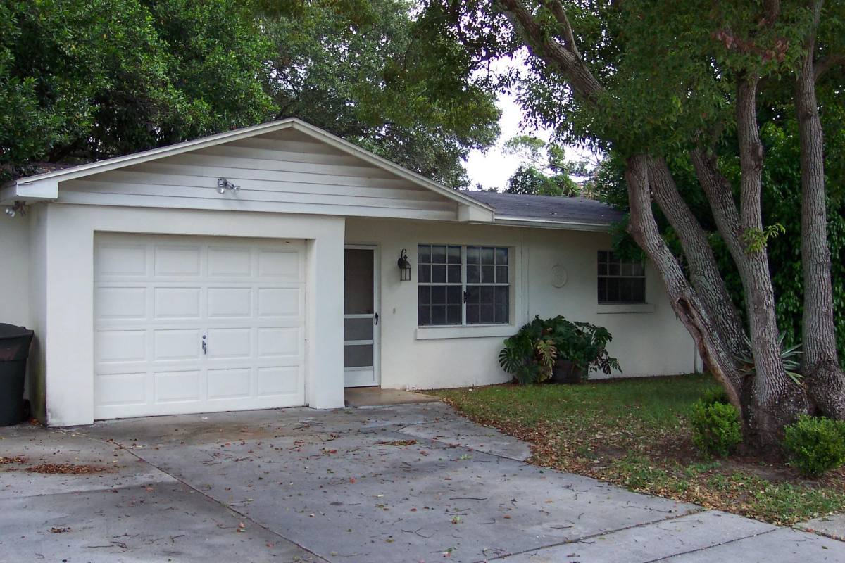 House for rent at 180 2nd St SW, Largo, FL 33770